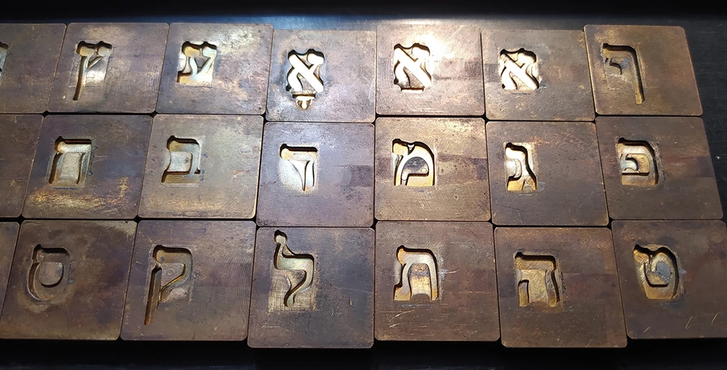 metal mold to cast letters